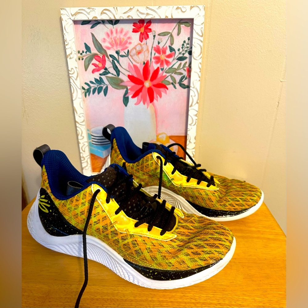 Under Armour Steph Curry 
Yellow Bang 3026272-700 Men's US size 11.5 Flo